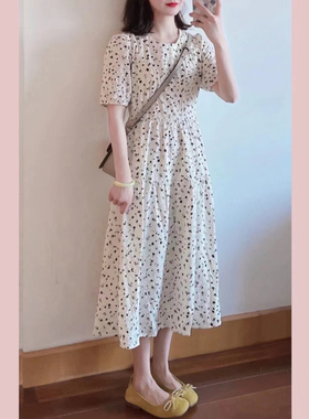 高级感白色碎花连衣裙女夏2023新款温柔风收腰显瘦绣花长裙茶歇裙