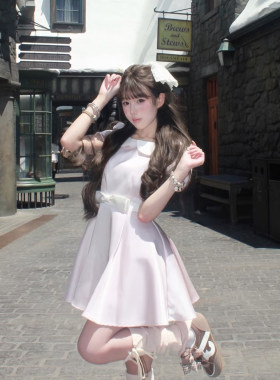 甜美少女风粉色娃娃领连衣裙