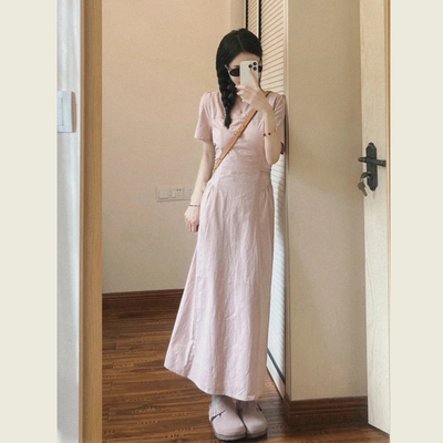 温柔风粉色圆领短袖连衣裙