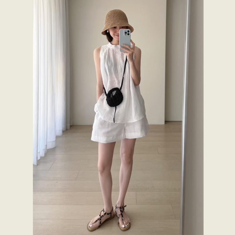 极简风时尚休闲套装女夏季白色挂脖无袖上衣高腰阔腿短裤两件套