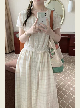 米杏格纹蕾丝拼接短袖连衣裙