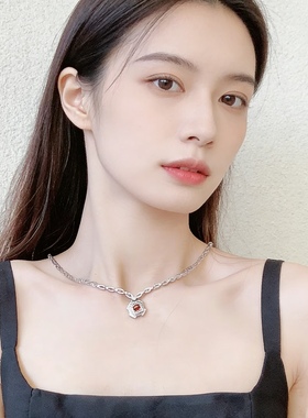 轻奢小众法式名媛新娘项链方形吊坠红绿色韩版简约晚礼服锁骨链女