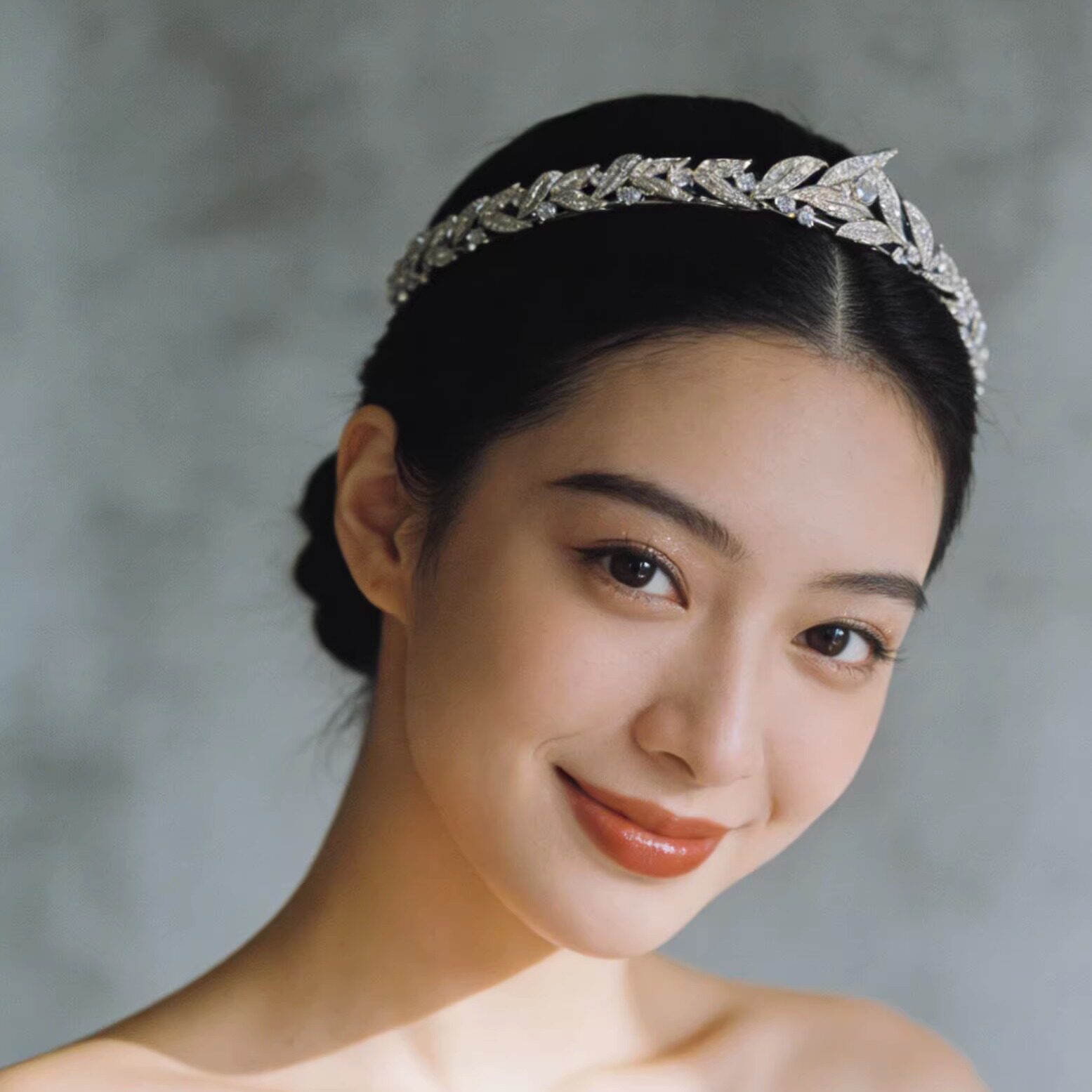 2025新款法式奢华婚礼发饰公主高端皇冠头饰儿童新娘结婚婚纱王冠