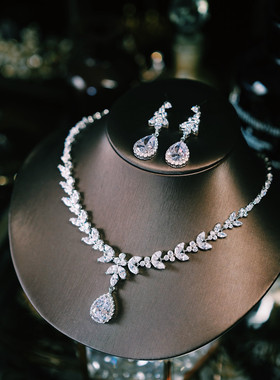 轻奢小众设计高级感水滴新娘一字肩抹胸晚礼服主婚纱项链耳环气质