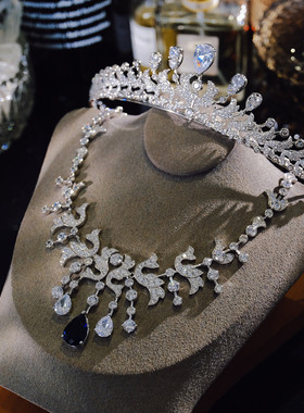 2025新款法式轻奢高级感小众设计感新娘皇冠头饰结婚项链生日王冠
