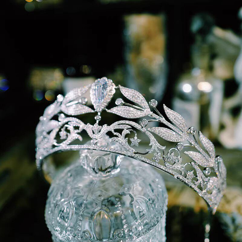 法式月桂叶高级感皇冠头饰公主高端主婚纱闺蜜礼物成年结婚王冠女