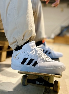 Adidas/阿迪达斯 三叶草 Tyshawn 系列男女经典运动休闲滑板鞋