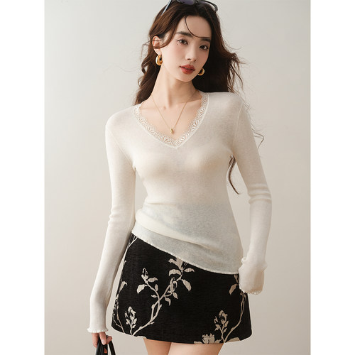 蕾丝边羊毛混纺修身V领针织衫