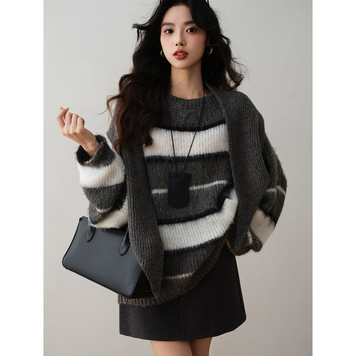 设计感慵懒风黑白条纹撞色针织衫