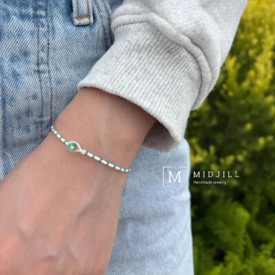 日系小众杂志风轻盈磨砂白拼清新蓝限量工艺透明蓝扣子极细手链