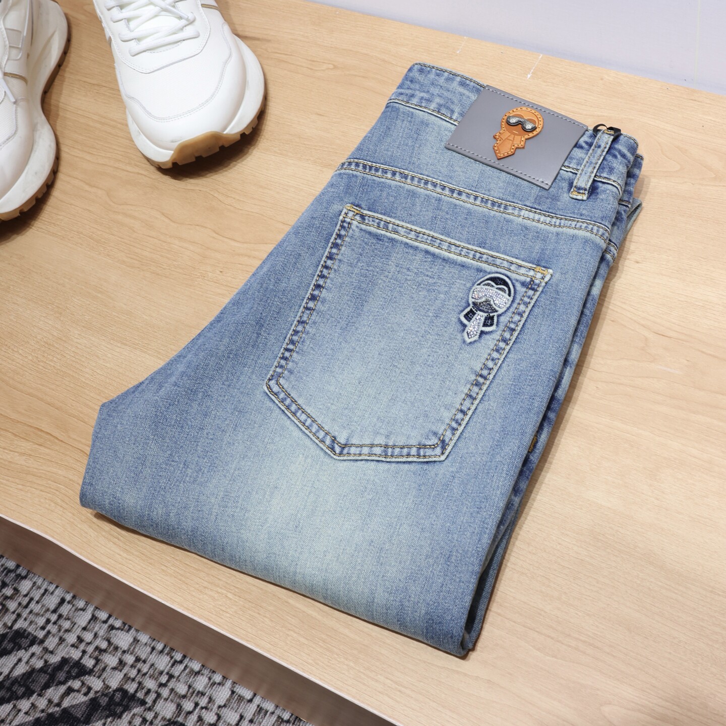 货号9618P1802026年春夏男士修身小直筒牛仔裤终端售价230，男装牛仔裤，钱塘6008(原3014)