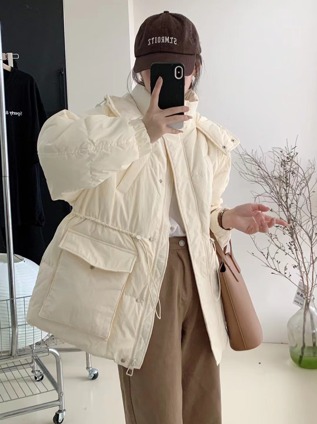 绿色羽绒服女设计感小众2024年新款收腰短款厚茧型冬季白鸭绒外套