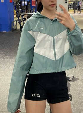 Nike耐克女梭织拼接经典宽松外套