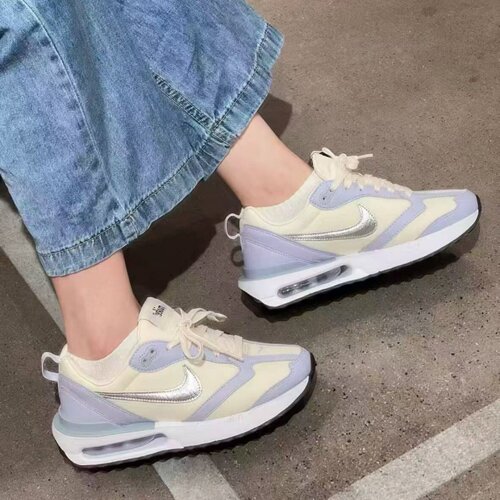 Nike耐克女子气垫缓震休闲跑步鞋