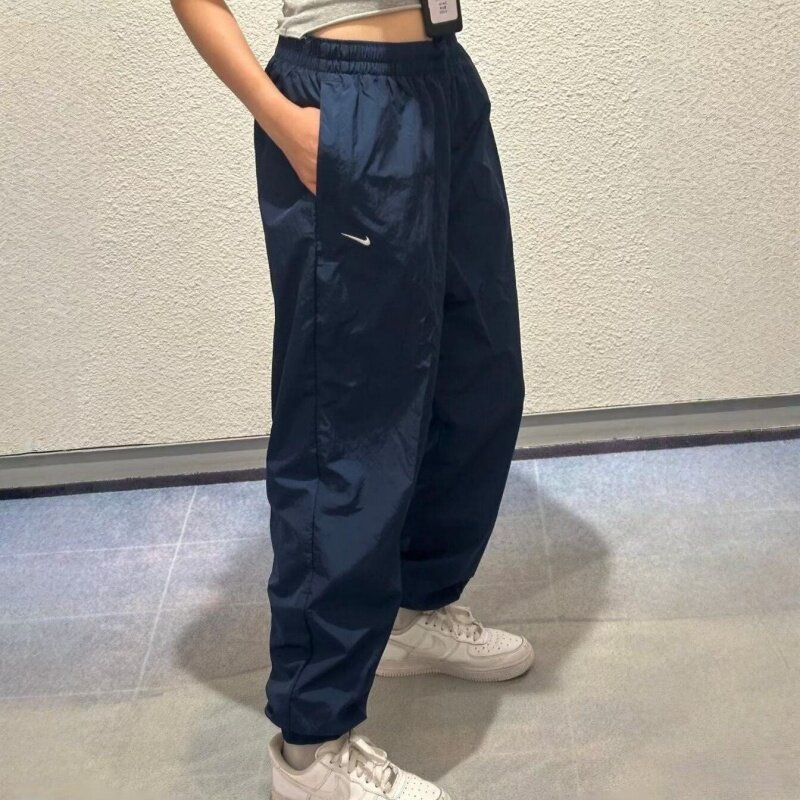 Nike耐克女子刺绣小勾梭织防晒收脚网格衬运动长裤FV7669 HM8977