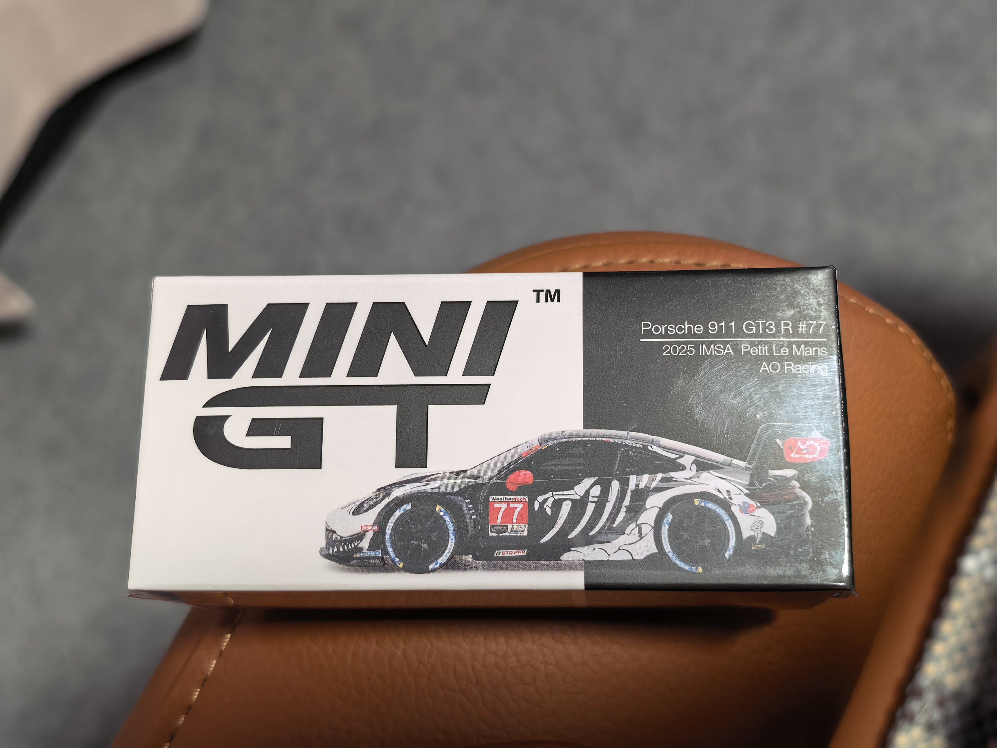 全新现货MINIGT64迷你鸡1143号保时捷911GT3化骨龙合金小车模玩具图片