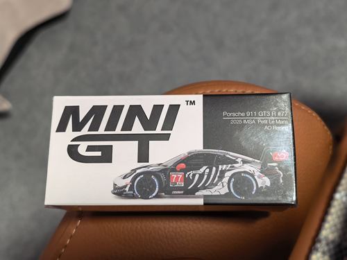 全新现货MINIGT64迷你鸡1143号保时捷911GT3化骨龙合金小车模玩具