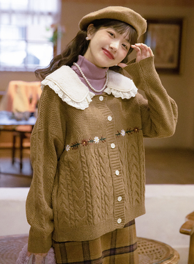 爱爱丸 花边娃娃领绞花毛衣开衫女咖啡色绣花宽松复古针织上衣