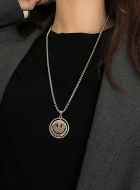 双面可旋转笑脸钛钢项链