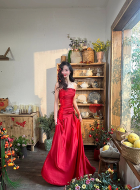 法式抹胸新娘新款缎面红色高级感敬酒服结婚订婚迎宾年会礼服裙
