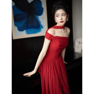 新娘红色敬酒服订婚结婚高级感晨袍出门纱宴会轻奢小众单肩礼服裙