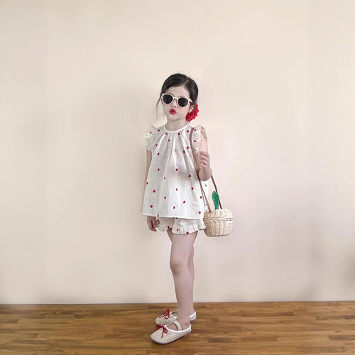 女童夏甜美公主飞袖满绣爱心亚麻娃娃衫上衣+花边短裤两件套