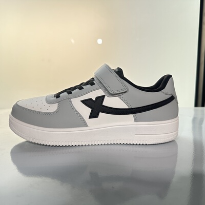 特步正品 儿童大童男款春秋季潮流防滑耐磨运动板鞋677416319196