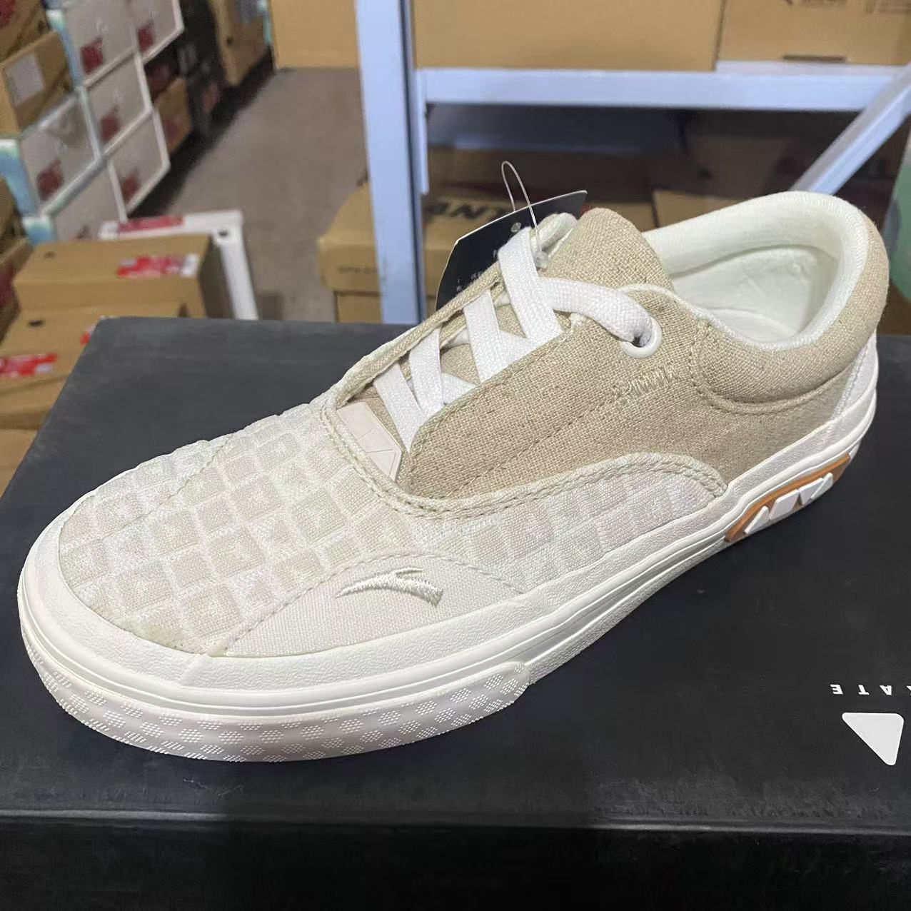 安踏正品春夏休闲滑板鞋王一博同款时尚低帮女运动板鞋122228015