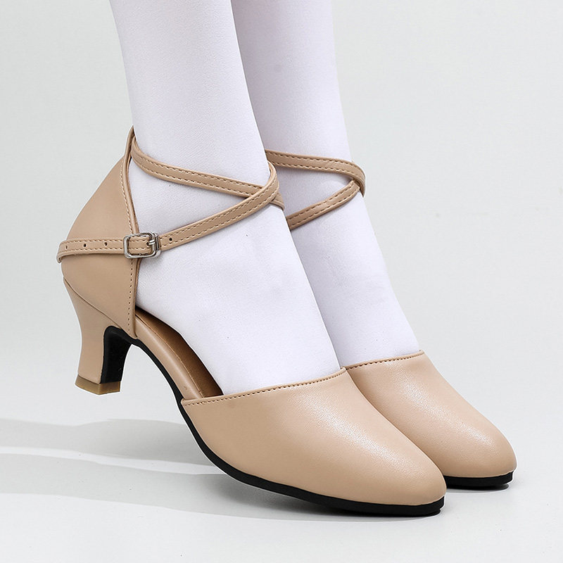摩登拉丁女成人肤色跳舞鞋软底中跟广场舞室外牛筋底交谊米白舞鞋