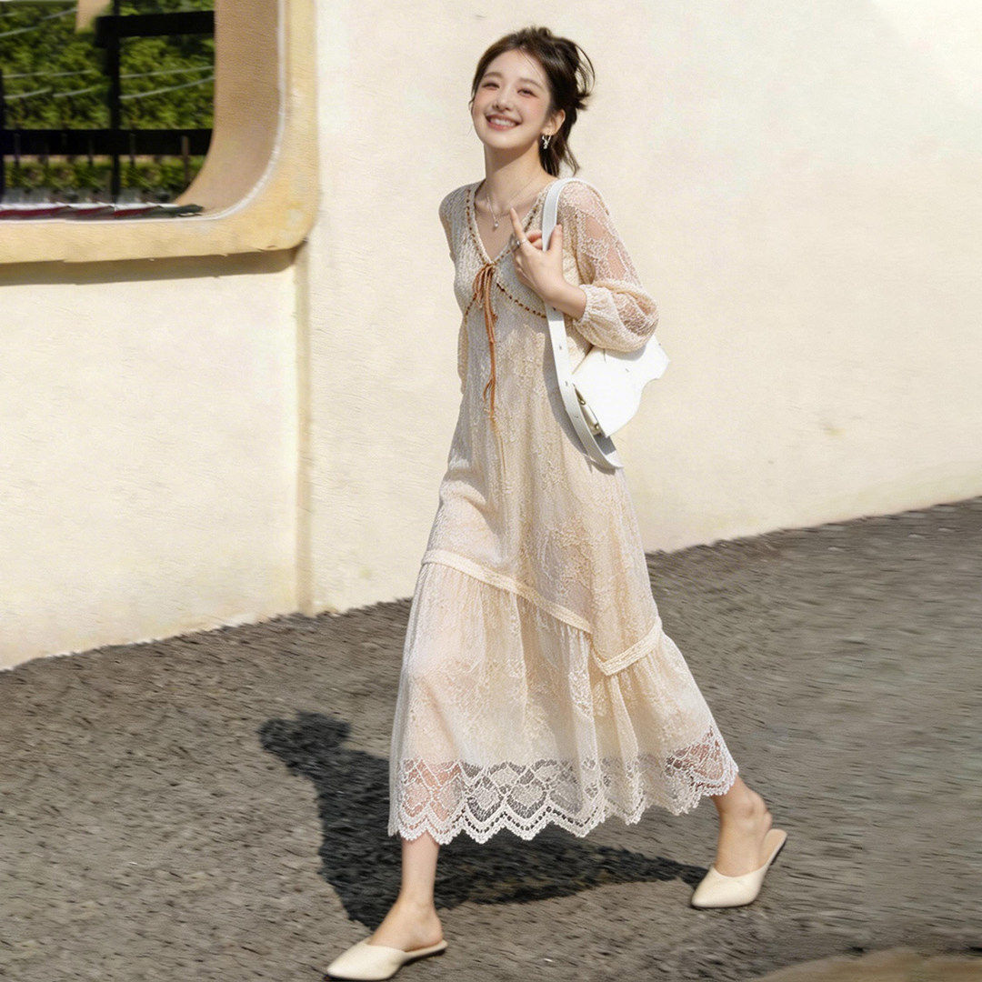 法式绝美蕾丝拼接V领连衣裙女2026夏季新款显瘦巨好看温柔风裙子
