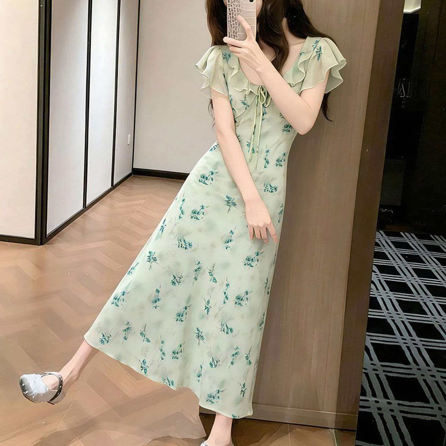 2026夏季气质长裙新款法式绿色碎花连衣裙新款高级感女款收腰显瘦