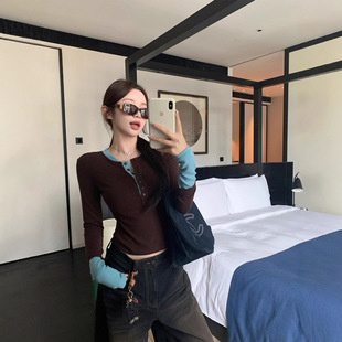 撞色假两件拼接半开领长袖T恤女早秋修身显瘦设计感chic套头上衣