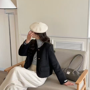 圆领两扣纯色简约毛呢外套910 小四粉丝专享