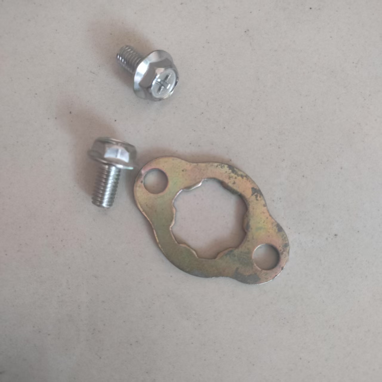 适用铃木极客飒GSX150FN街车前小链盘锁片太子酷道GL150小飞卡片