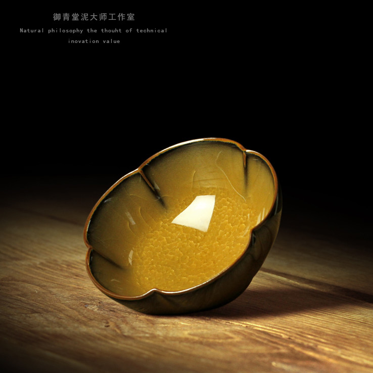冰裂纹大师手工米黄釉花口品茗杯