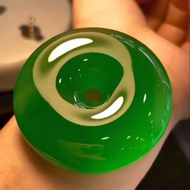 玻璃种龙石种帝王绿祖母绿色翡翠颈饰