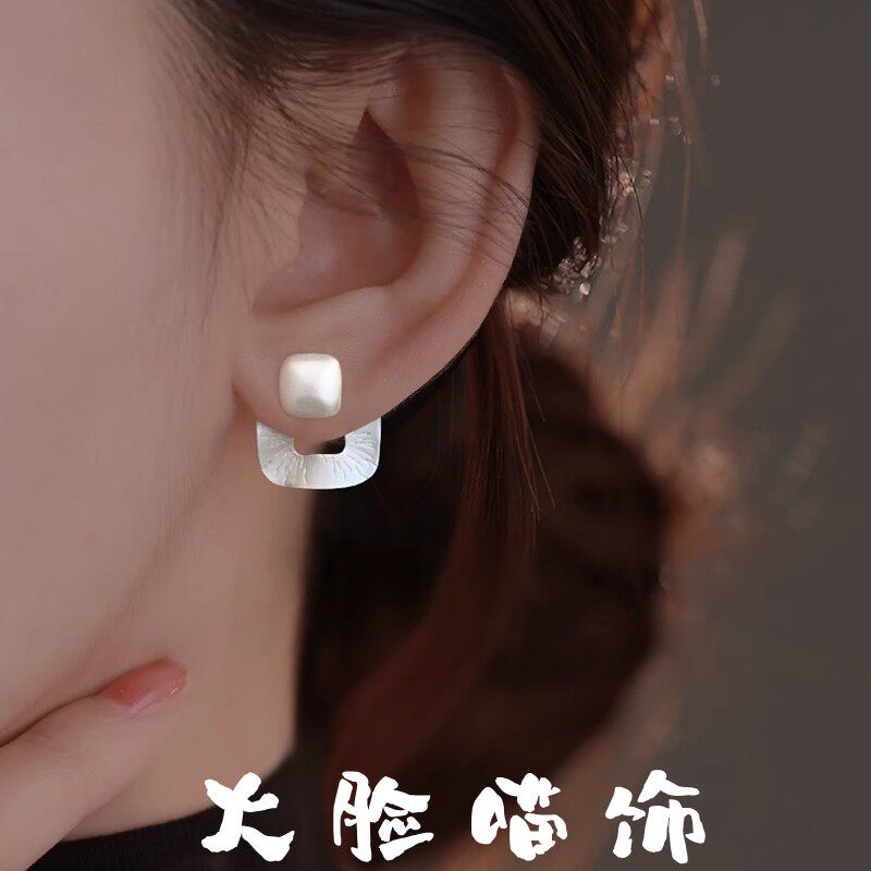 S925银针简约几何镂空方形耳钉女时尚个性磨砂肌理后挂式耳环耳饰