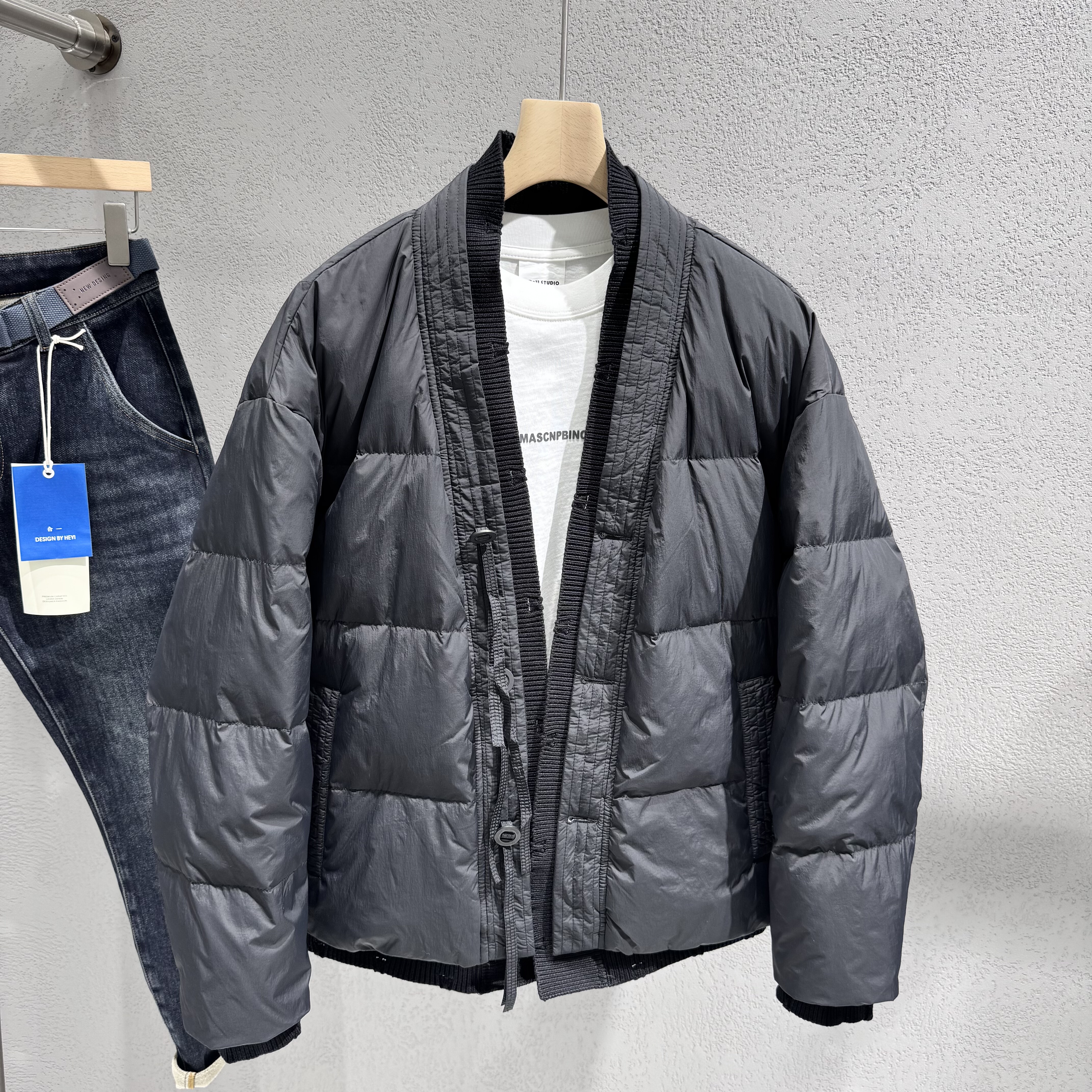 男士90绒大V领羽绒服2025冬季新款轻年流行短款轻奢羽绒外套男