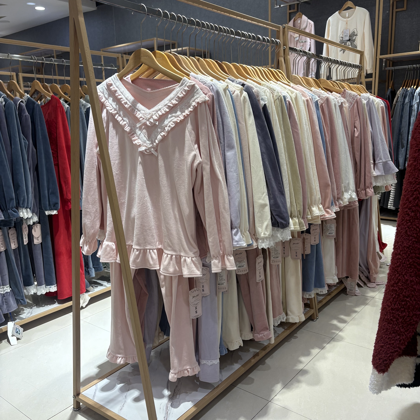 逸尔乐女士秋冬季睡衣海岛绒柔软