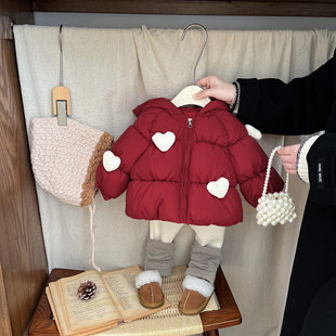 女宝宝冬季羽绒棉红色外套洋气婴儿爱心连帽加厚保暖棉衣新年冬天