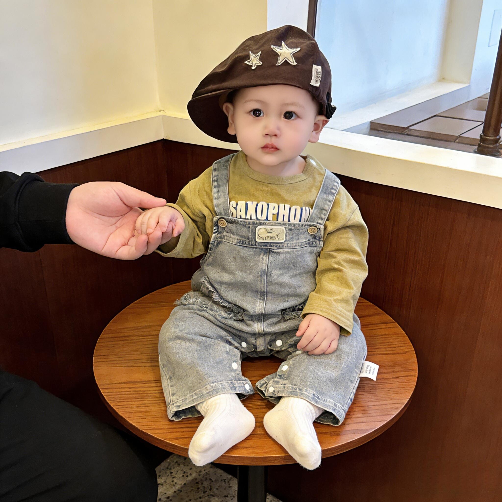 宝宝春季套装潮帅气时髦男宝衣服牛仔背带裤可爱T恤两件套春秋款