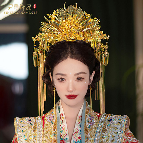 尹霞中式奢华婚礼新娘金色凤冠