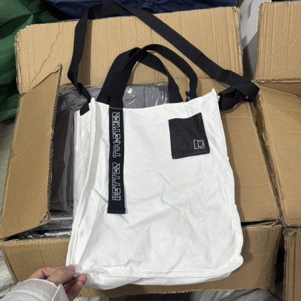 30*10*35cm 外贸原单防水杜邦纸加内胆帆布厚实手提斜挎包！