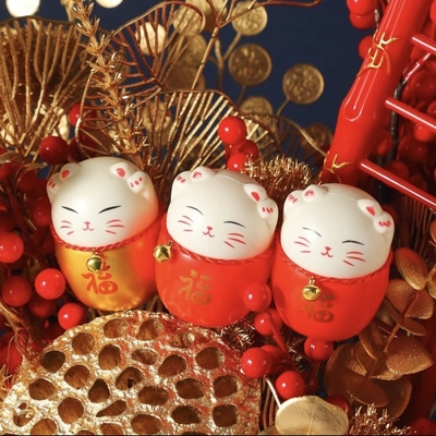 新款招财猫福桶冬青挂件喜庆装饰红色泡沫招财猫年宵花配件花店
