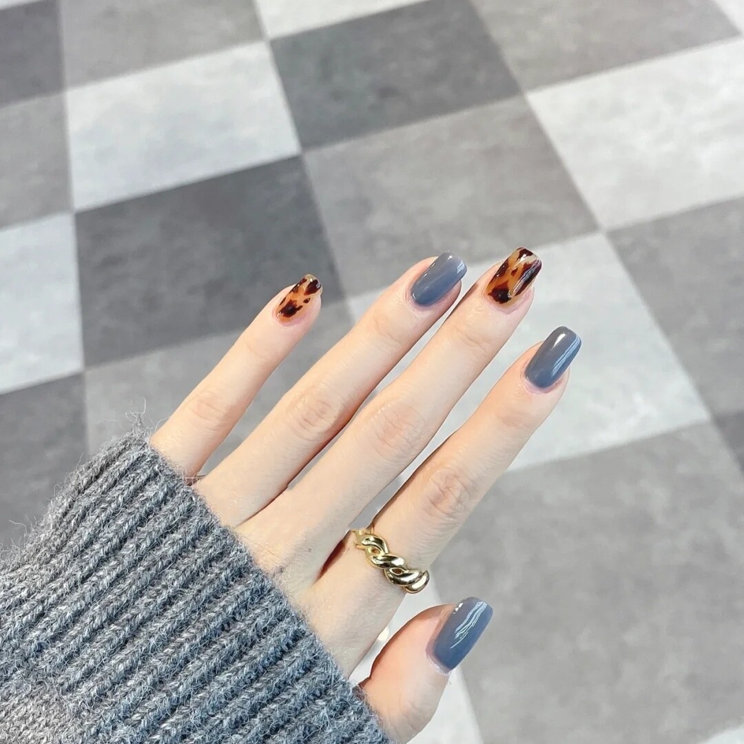 448秋冬新款网红小红书穿戴美甲灰蓝色琥珀豹纹成品贴片假指甲片