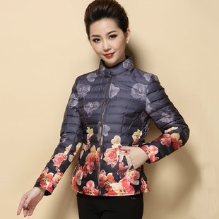 中老年立领印花轻薄羽绒服女2025冬新款保暖白鸭绒修身大妈妈妈装