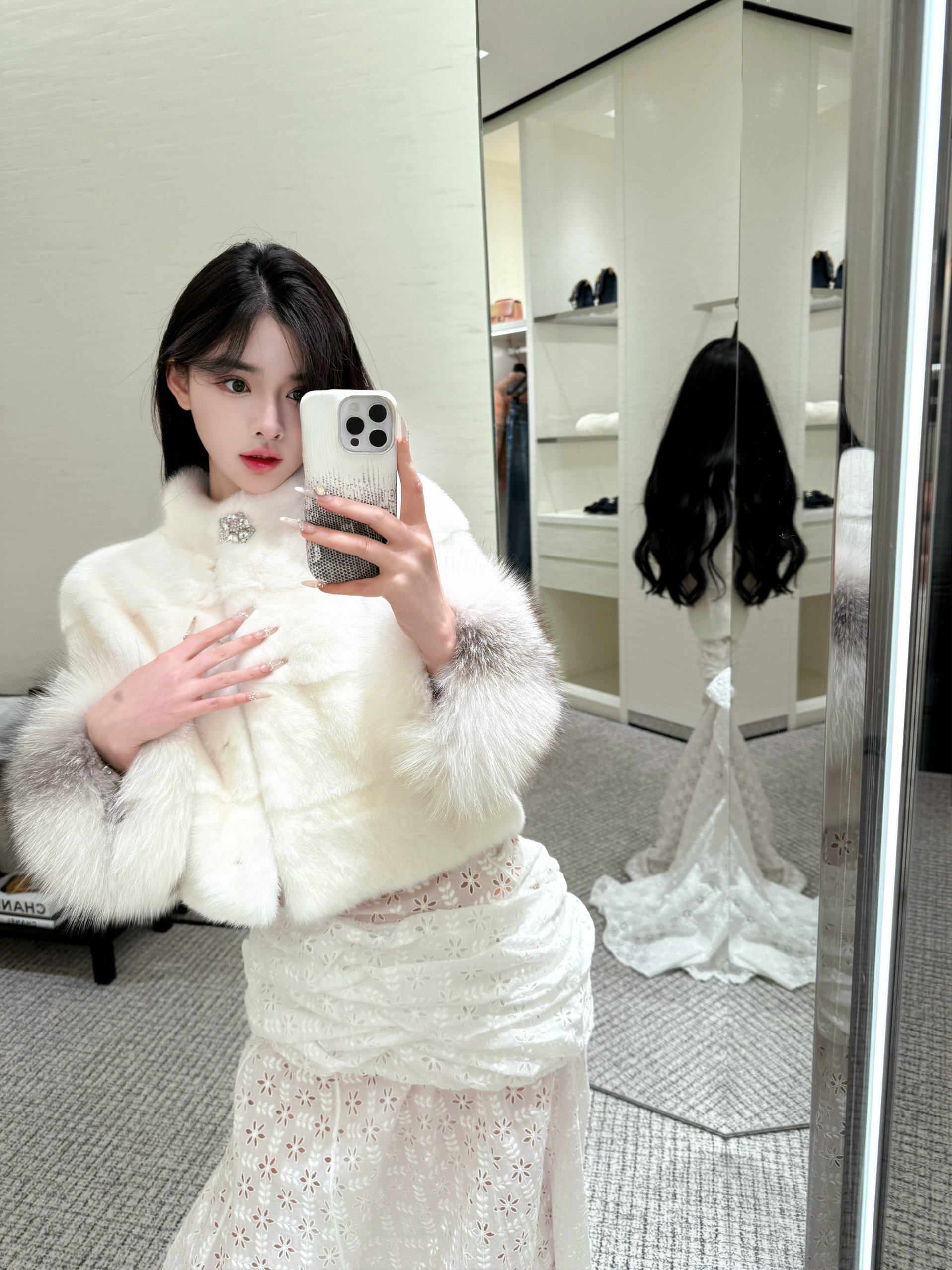 LOCK KK矜贵千金感水钻扣千金感芬兰进口水貂拼接十字狐皮草外套