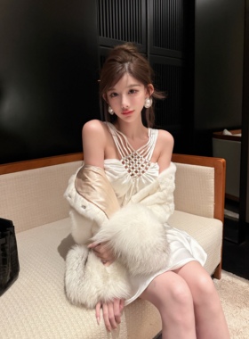 LOCK KK原创冬日白月光手工镶钻一字肩挂脖a字蓬蓬裙连衣裙短裙