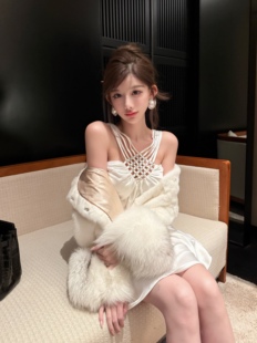 LOCK KK原创冬日白月光手工镶钻一字肩挂脖a字蓬蓬裙连衣裙短裙