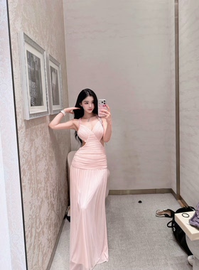 LOCK KK高级重工宝石粉色皱褶挖腰显瘦露背吊带连衣裙女夏